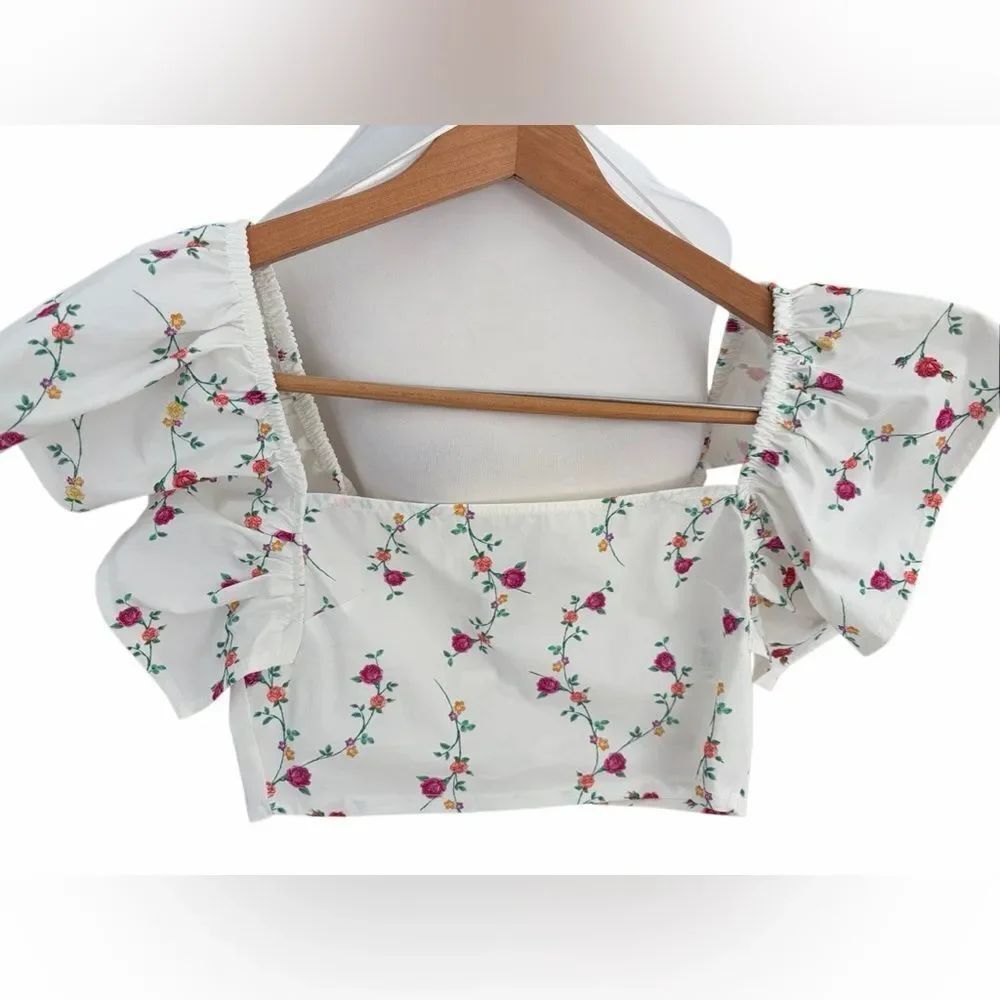 NWT Zara White Floral Ruffle Sleeve Crop Top size medium.